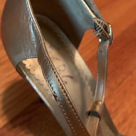 BCBG gold heels size 9 - Picture 7 of 10